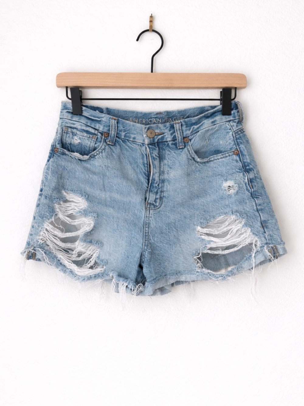 American Eagle Distressed Denim Cutoff Shorts Light Wash Size 4